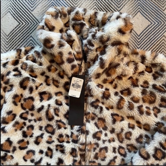 ❄️ VS Pink Leopard Print Sweater - Picture 9 of 11